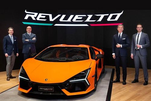 Xe Lamborghini chạy xăng 'cháy hàng', mua Revuelto phải chờ 2 năm