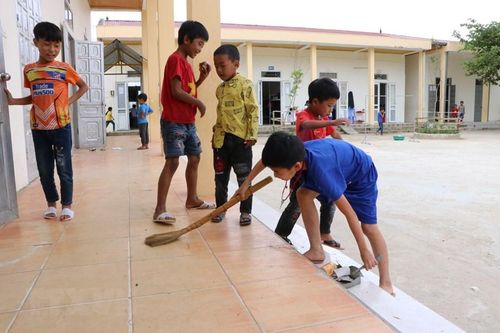 Thầy trò hụt hẫng vì cắt chế độ, chính sách hỗ trợ