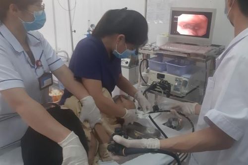 Lào Cai: Cấp cứu kịp thời cụ già người dân tộc 81 tuổi bị hóc thức ăn