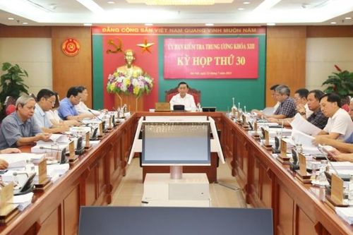 Đề nghị Ban Bí thư xem xét, thi hành kỷ luật Chánh Thanh tra tỉnh Lai Châu