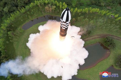 Triều Tiên xác nhận thử Hwasong-18, tuyên bố tên lửa bay lâu nhất từ trước đến nay
