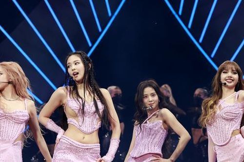 Combo vé máy bay, khách sạn ở Hà Nội tăng giá ăn theo BlackPink