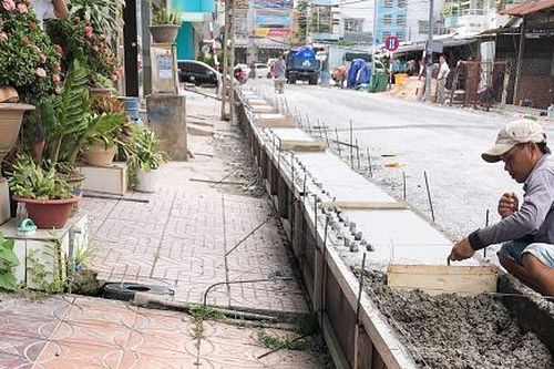 Cần Thơ: Người dân lo lắng khi dự án nâng cấp đường cao hơn nền nhà