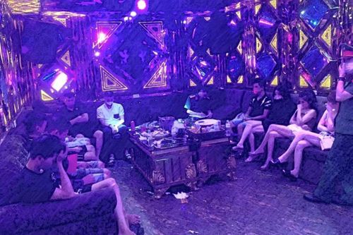 Hàng chục đối tượng dương tính với ma túy tại quán karaoke 'chui'