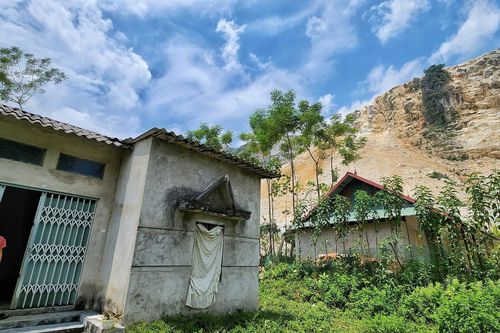 Sống bất an trong cảnh 'chạy đá' ở Yên Bái