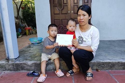 Trao hơn 34 triệu đồng đến gia đình có 2 con bị mắc bệnh tim bẩm sinh