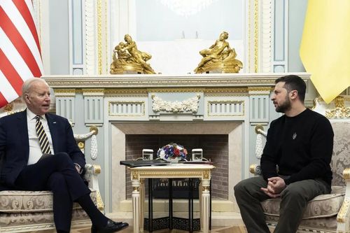 Ông Biden xem xét gửi tên lửa tầm xa cho Ukraine, Đức cung cấp thêm Patriot