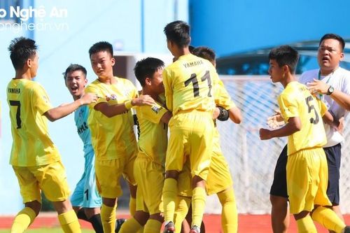 SLNA tranh chức vô địch với Hà Tĩnh