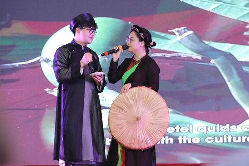 Giới trẻ thích thú giao lưu văn hóa Việt Nam - Hàn Quốc