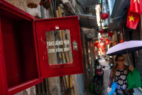 Sợ mất cắp, hộp đựng đồ cứu hỏa khắp Hà Nội để trống không
