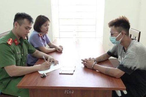 Kiểm sát viên trực tiếp tham gia lấy lời khai nhóm đối tượng bị tạm giữ
