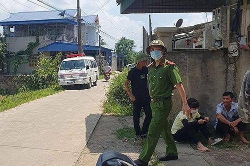 Vụ con phát hiện thi thể bố mẹ trên giường: Điều bất ngờ trên cánh tay người vợ