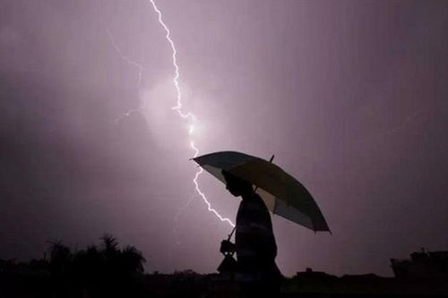 Vì sao CDC Mỹ khuyến cáo người dân không đi tắm khi trời mưa dông?