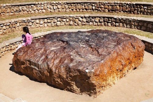 Thiên thạch Hoba nặng 60 tấn ở Namibia, lớn nhất trên thế giới hiện nay