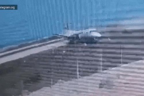 Khoảnh khắc máy bay Somalia chệch khỏi đường băng, mất kiểm soát vỡ tan tành gây hoảng loạn ngày 11/7