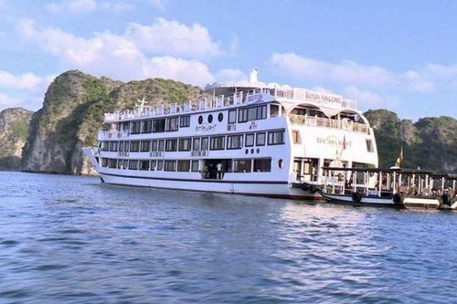 Tỉnh Quảng Ninh: Xử phạt 3 tàu tổ chức sự kiện 'chui' trên vịnh Hạ Long