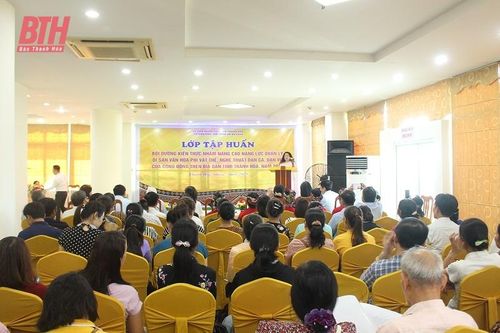 Nâng cao năng lực quản lý di sản văn hóa phi vật thể, nghệ thuật dân ca, dân vũ của cộng đồng