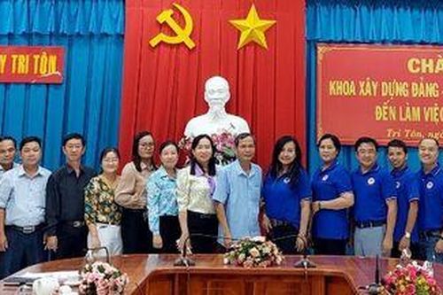 Học viện Chính trị Quốc gia khu vực IV nghiên cứu thực tế tại Tri Tôn