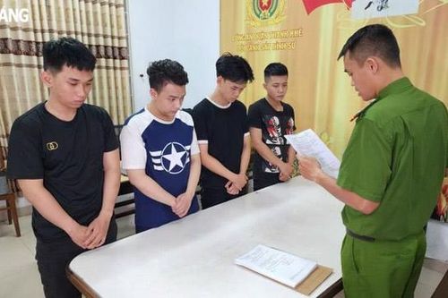 Bắt tạm giam 4 đối tượng gây rối trật tự công cộng