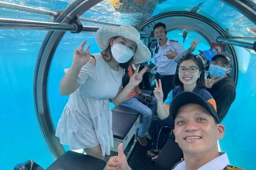 Gia hạn thời gian thí điểm dịch vụ tàu lặn của Vinpearl tại vịnh Nha Trang đến tháng 7-2024