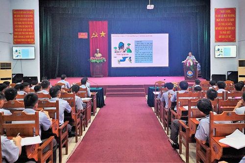 Chi đội Kiểm ngư số 4: Tuyên truyền phổ biến, giáo dục pháp luật cho gần 200 cán bộ, nhân viên