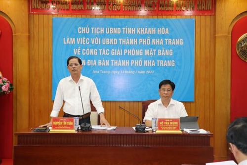 Ông Nguyễn Tấn Tuân - Phó Bí thư Tỉnh ủy, Chủ tịch UBND tỉnh: Yêu cầu TP. Nha Trang đẩy nhanh tiến độ giải phóng mặt bằng các dự án trọng điểm của tỉnh