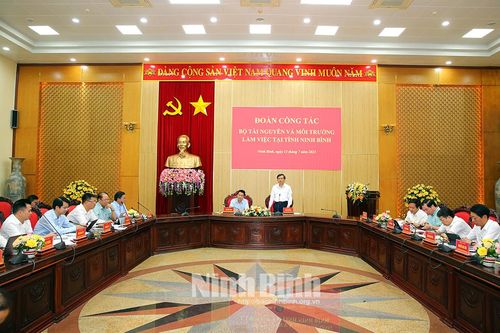 Bộ trưởng Bộ Tài Nguyên và Môi trường Đặng Quốc Khánh làm việc tại Ninh Bình