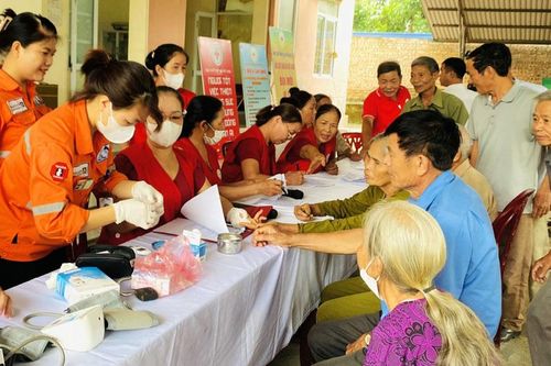 Khám bệnh, cấp thuốc miễn phí cho đối tượng chính sách
