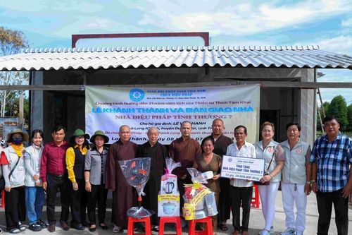 Chùa Diệu Pháp trao tặng 8 căn nhà tình thương tại tỉnh Trà Vinh