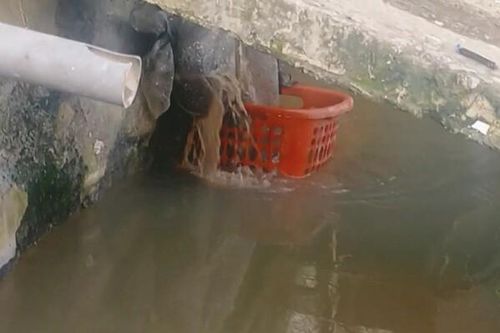Thanh Hóa: Cơ sở thu mua và xay phế liệu bị phản ánh xả thải trực tiếp ra môi trường