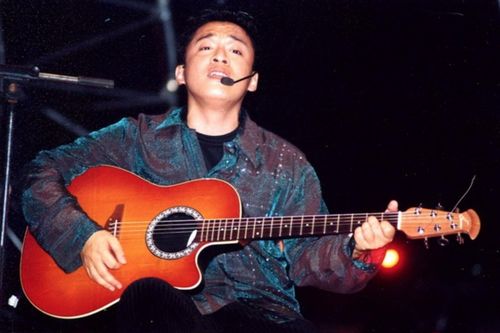 Lam Trường kể về thời đạp xe đi hát vũ trường, nghe pháo giao thừa mà rơi nước mắt