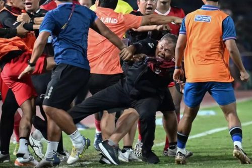 Đánh nhau ở chung kết SEA Games 32, cầu thủ Thái Lan, Indonesia bị phạt nặng