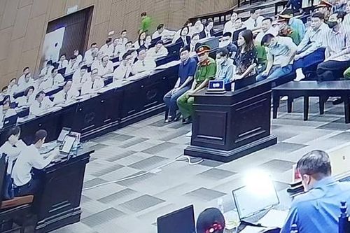 Doanh nghiệp 'cảm ơn' 200 triệu đồng, cựu Thư ký Thứ trưởng Bộ Y tế nói 'chưa đủ'