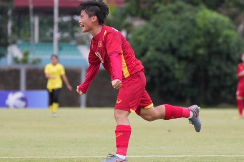 Ngọc Minh Chuyên ghi bàn như 'lấy đồ trong túi', bóng đá nữ Việt Nam xuất hiện tài năng trẻ đầy hứa hẹn sau Thanh Nhã