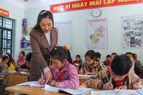 Tính tiền lương dạy thêm giờ thế nào?