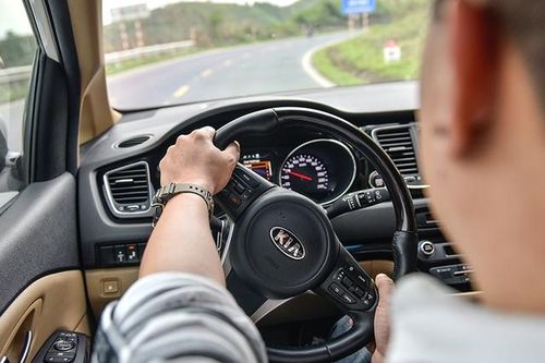 Mắc những bệnh gì thì không đủ điều kiện sức khỏe lái xe?