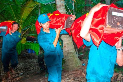 Cất bốc, quy tập 49 hài cốt liệt sĩ ở Bến Tre
