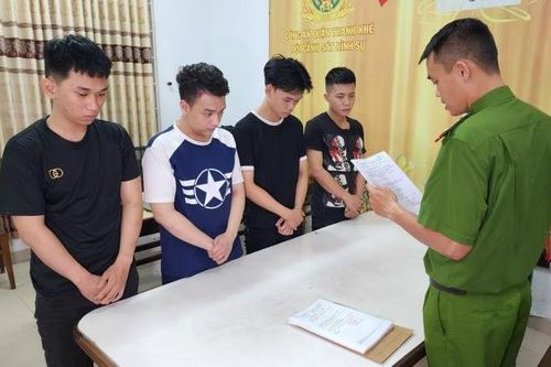 Bắt nhóm đối tượng dùng súng truy sát trong đêm