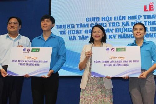 Xây mới, sửa chữa nhà vệ sinh cho trường học vùng ngoại thành TP. HCM
