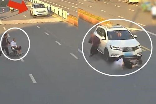 Cố đi nhanh khi đẩy xe lăn sang đường, người phụ nữ gặp nạn