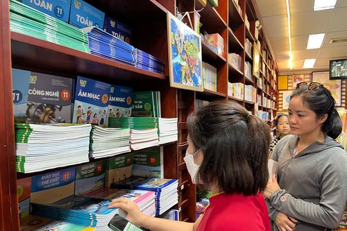 Sách SGK lớp 4, 8,11 chương trình mới đã có tại cửa hàng