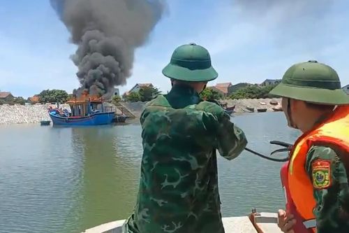 Nắng nóng, tàu cá ngư dân bốc cháy, thiệt hại khoảng 100 triệu đồng