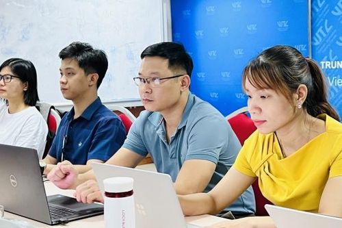 Truyền đạt kỹ năng làm đồ họa trên báo điện tử, bài báo dạng Emagazine