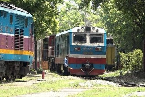 Kéo dài niên hạn đầu máy, toa xe: Cần giám sát đặc biệt chất lượng phương tiện
