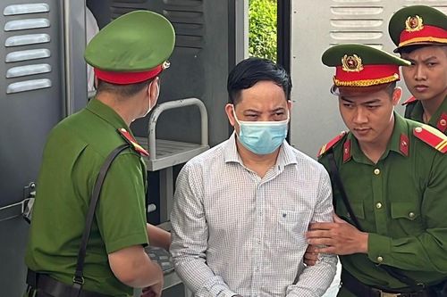 Vụ án 'chuyến bay giải cứu': Chủ doanh nghiệp khai bị ép đưa tiền liên tục, phải chi 150 triệu đồng mới được 'đóng dấu'