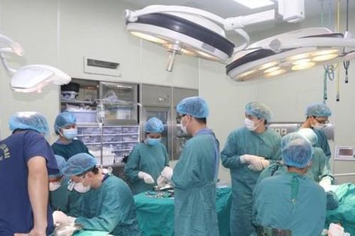 Ghép da cho người bị lột toàn bộ da đầu