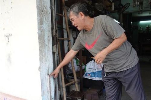 Nơi nền nhà cao hơn mặt đường cả mét, nhưng người dân vẫn phải... chạy ngập