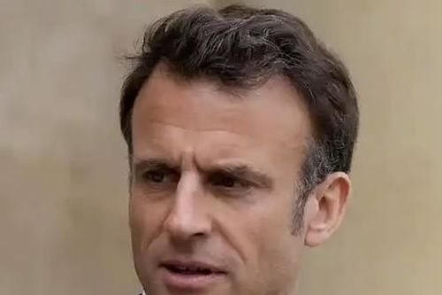 Tổng thống Pháp Macron nhận bưu phẩm chứa ngón tay người