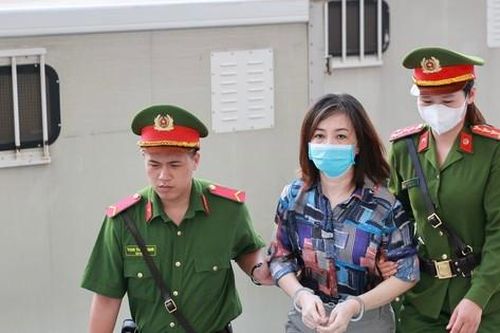 Nữ giám đốc tố bị đe dọa 'nếu không gặp thì cho xong đời…'