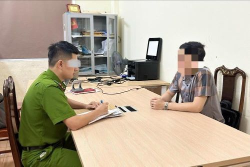 Mạo danh cán bộ thuế lừa đảo chiếm đoạt tài sản